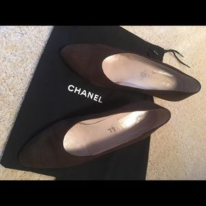 CHANEL Brown Suede Pumps    Made in Italy